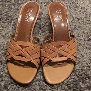 Franco Sarto Cute Brown Kitten Heel Sandals Size 7.5. Pre-owned